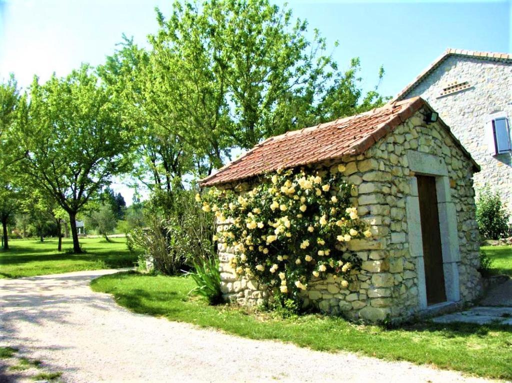 DOMAINE DE LAUDUN Gîte de groupe et chambres d'hôtes Villeneuve-de-Berg Exterior foto