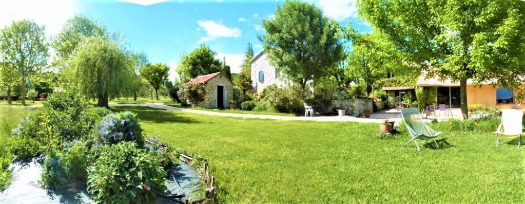 DOMAINE DE LAUDUN Gîte de groupe et chambres d'hôtes Villeneuve-de-Berg Exterior foto