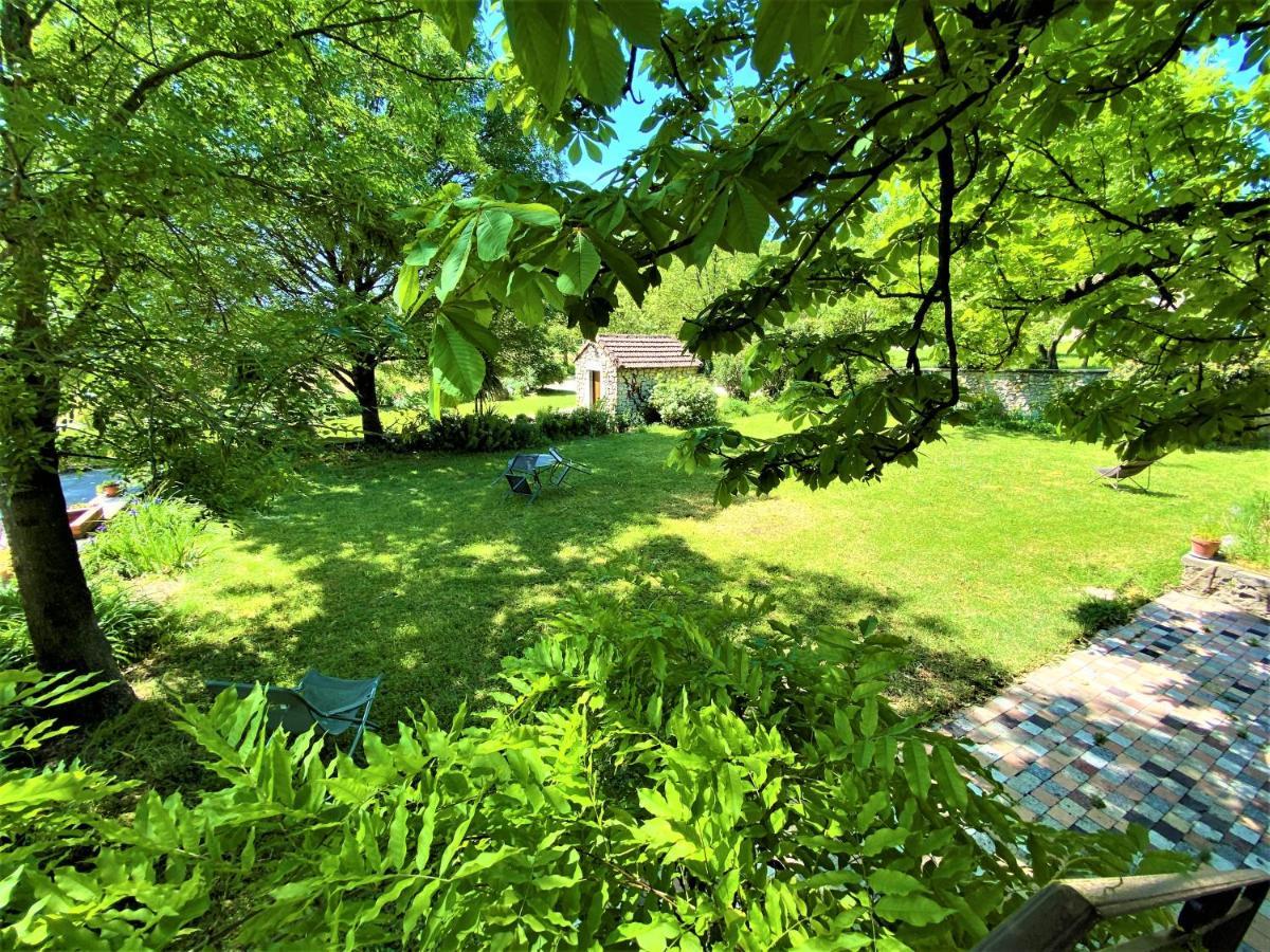 DOMAINE DE LAUDUN Gîte de groupe et chambres d'hôtes Villeneuve-de-Berg Exterior foto