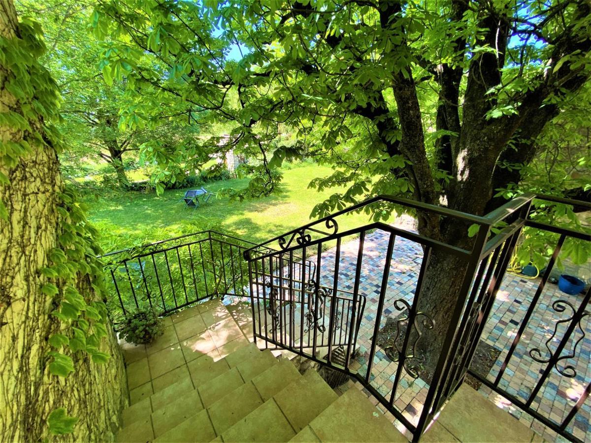 DOMAINE DE LAUDUN Gîte de groupe et chambres d'hôtes Villeneuve-de-Berg Exterior foto