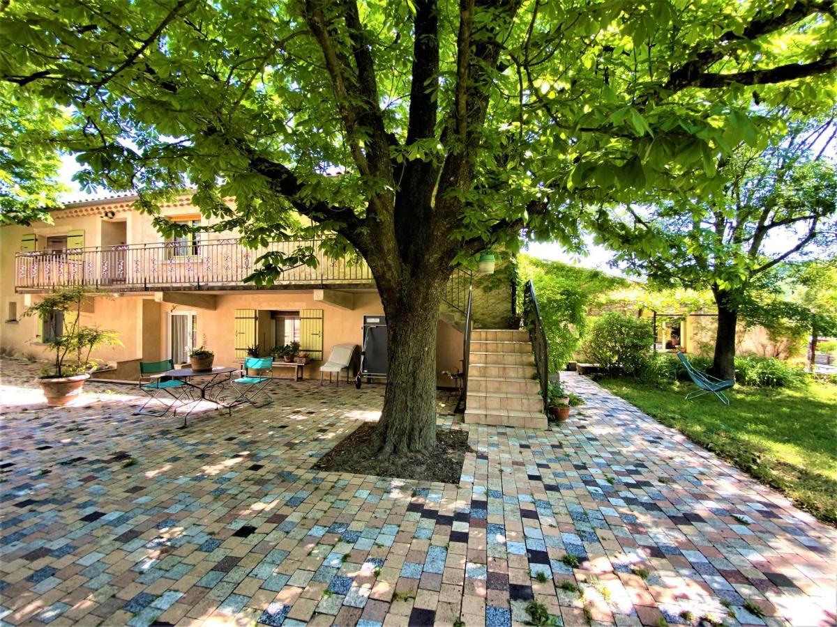 DOMAINE DE LAUDUN Gîte de groupe et chambres d'hôtes Villeneuve-de-Berg Exterior foto